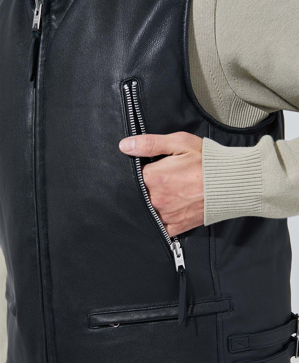 RIDERS DOWN VEST